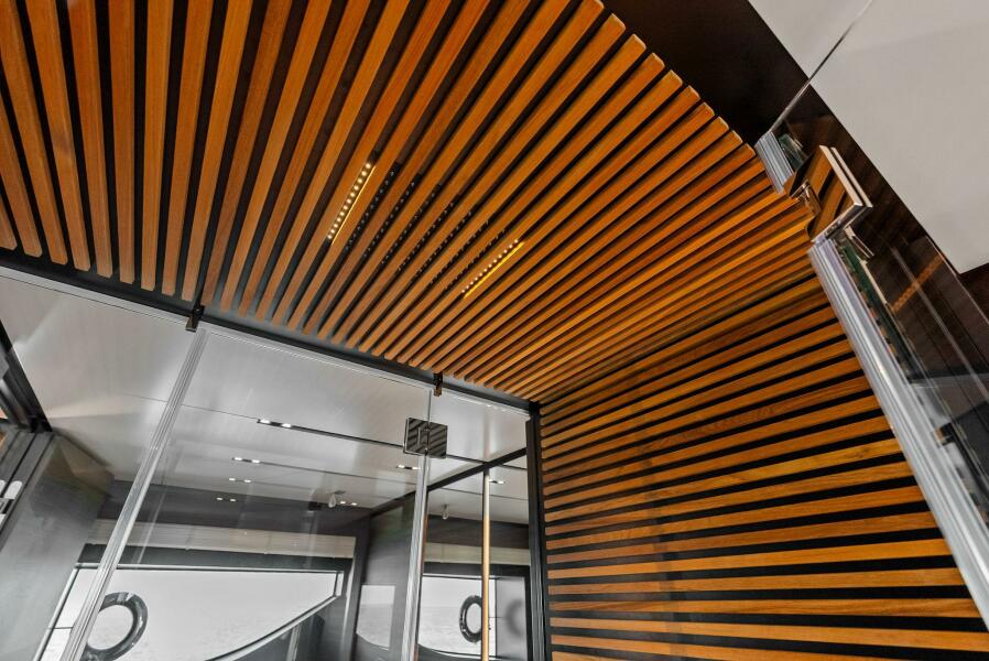 108' 2023 Custom Line 33 Navetta