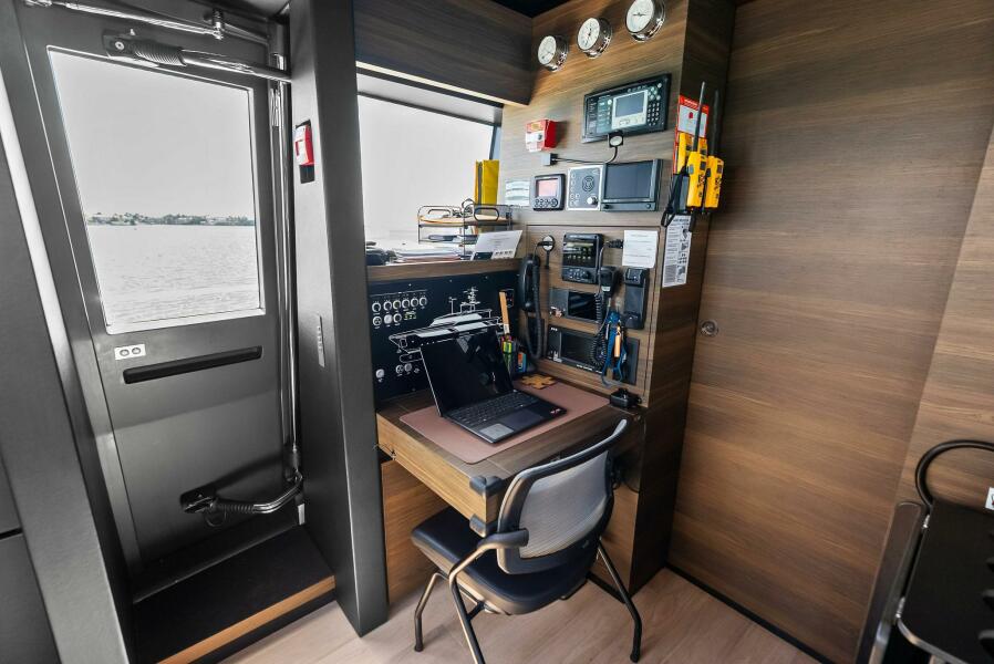 108' 2023 Custom Line 33 Navetta