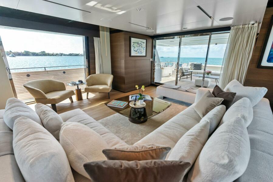108' 2023 Custom Line 33 Navetta