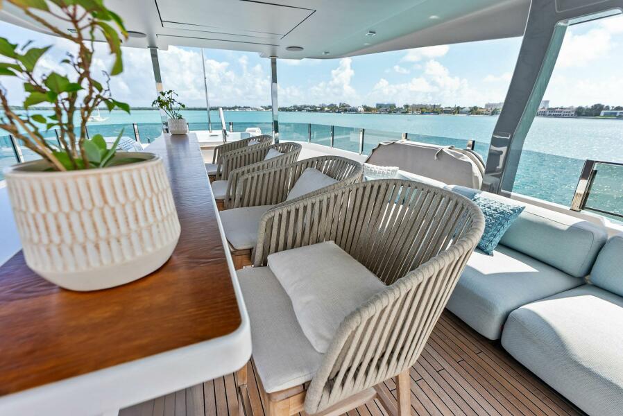 108' 2023 Custom Line 33 Navetta