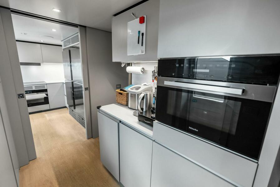 108' 2023 Custom Line 33 Navetta