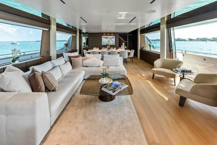 108' 2023 Custom Line 33 Navetta