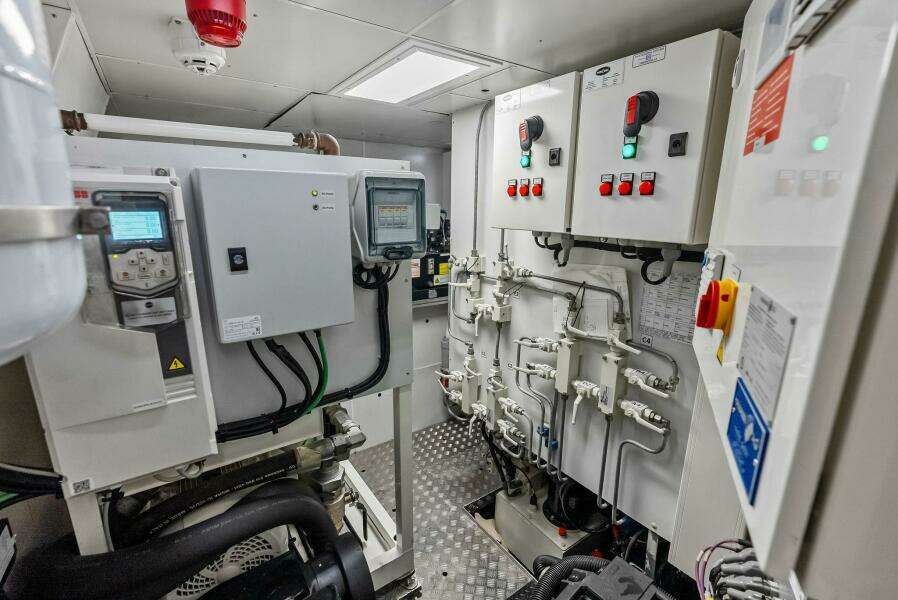 LUMPASAURUS 108ft Custom Line Yacht For Sale