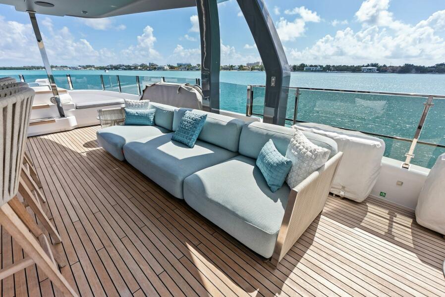 108' 2023 Custom Line 33 Navetta