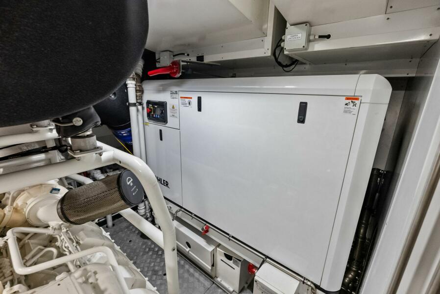 108' 2023 Custom Line 33 Navetta