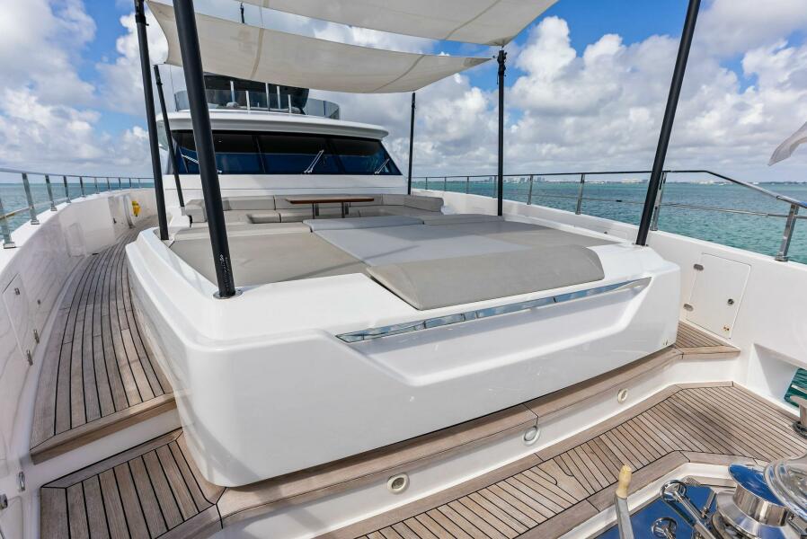 108' 2023 Custom Line 33 Navetta