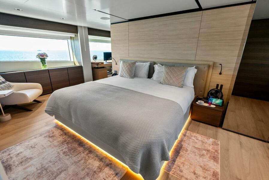108' 2023 Custom Line 33 Navetta