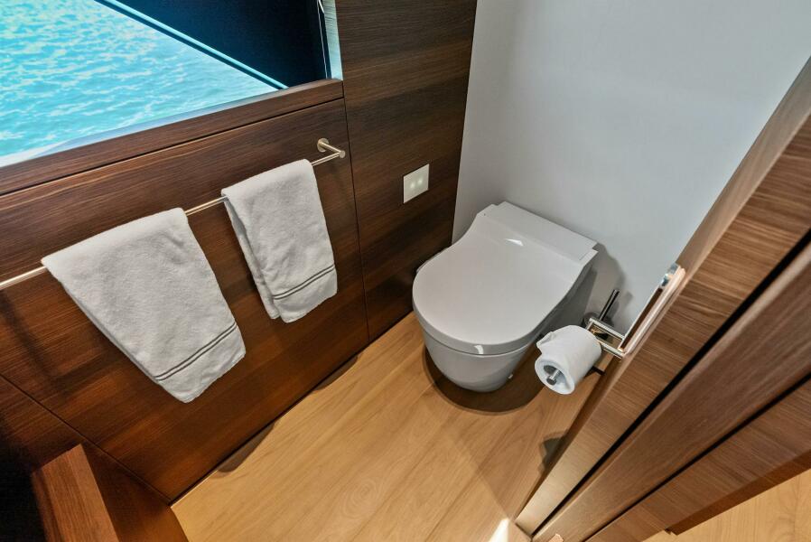 108' 2023 Custom Line 33 Navetta