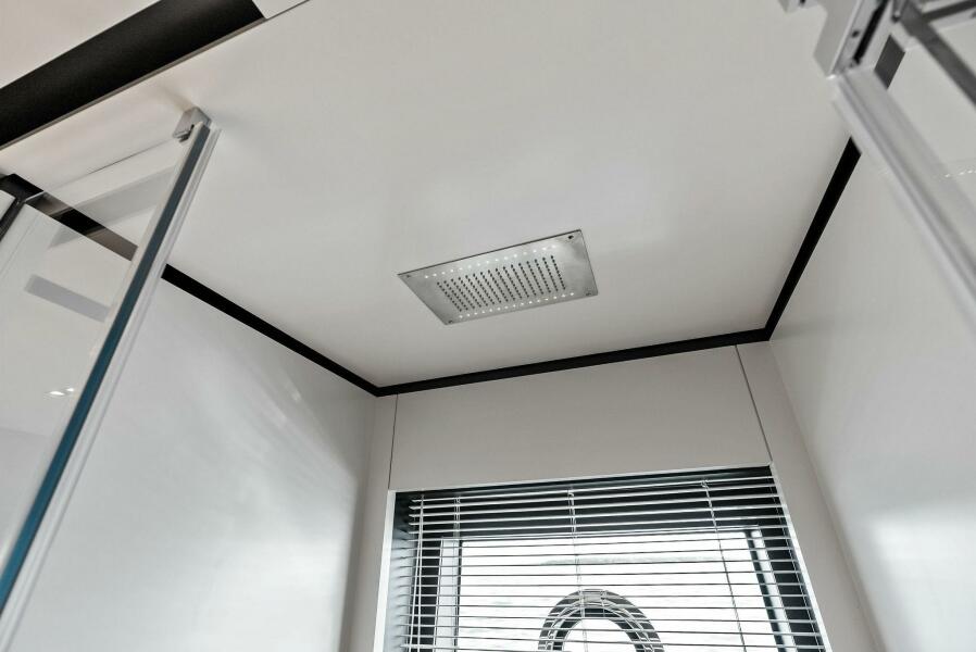 108' 2023 Custom Line 33 Navetta