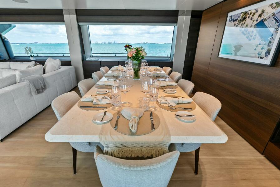 108' 2023 Custom Line 33 Navetta