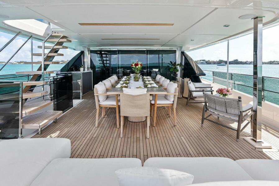 108' 2023 Custom Line 33 Navetta