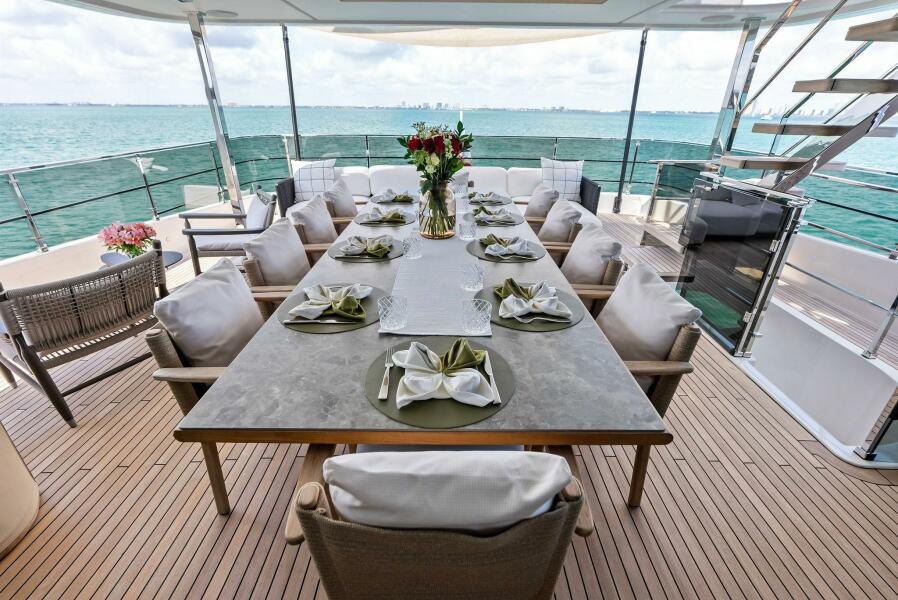 108' 2023 Custom Line 33 Navetta