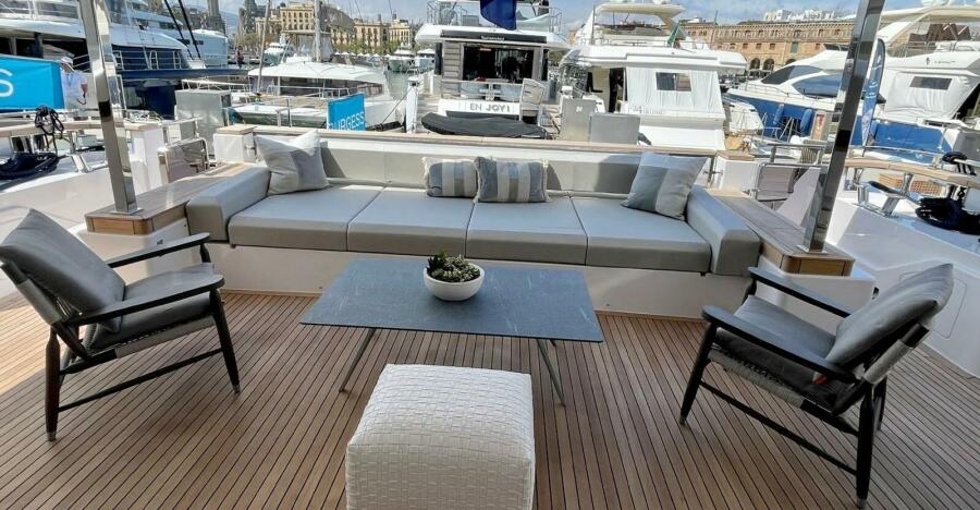 108' 2023 Custom Line 33 Navetta
