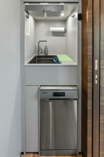 108' 2023 Custom Line 33 Navetta