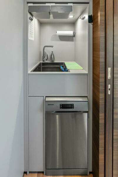 LUMPASAURUS 108ft Custom Line Yacht For Sale