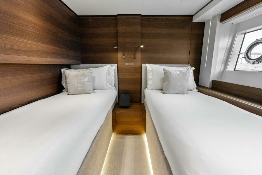 108' 2023 Custom Line 33 Navetta