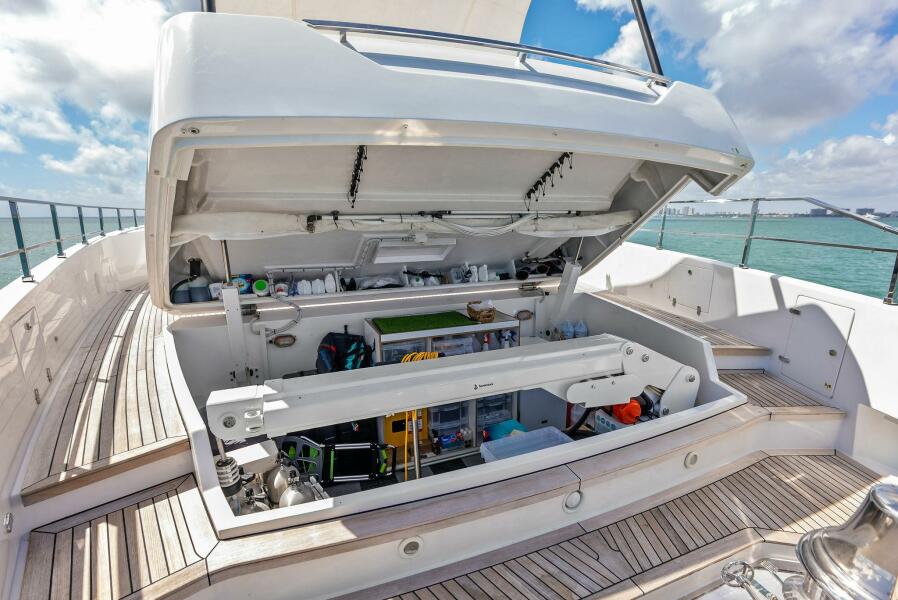 108' 2023 Custom Line 33 Navetta