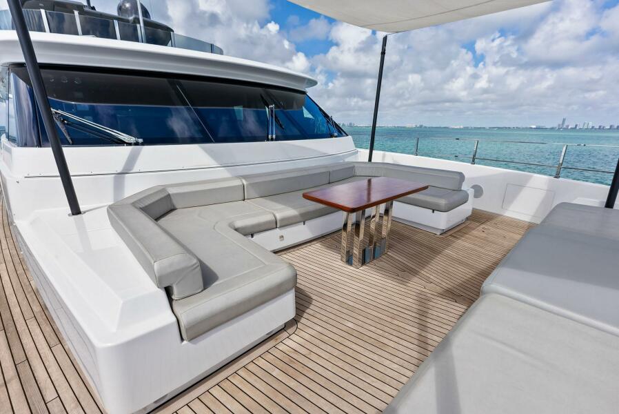 108' 2023 Custom Line 33 Navetta