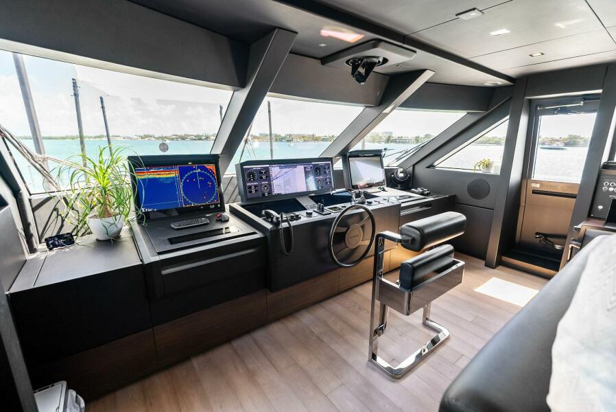 108' 2023 Custom Line 33 Navetta