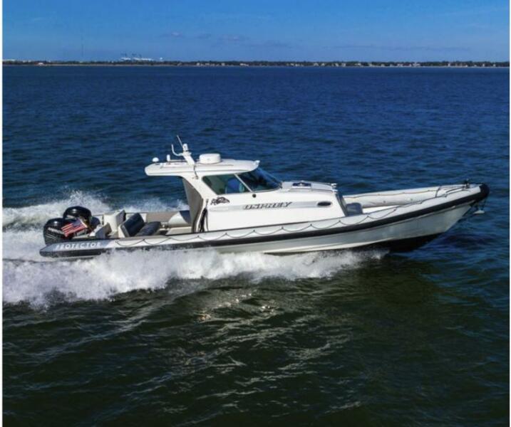 41' 2002 Protector 410 Targa