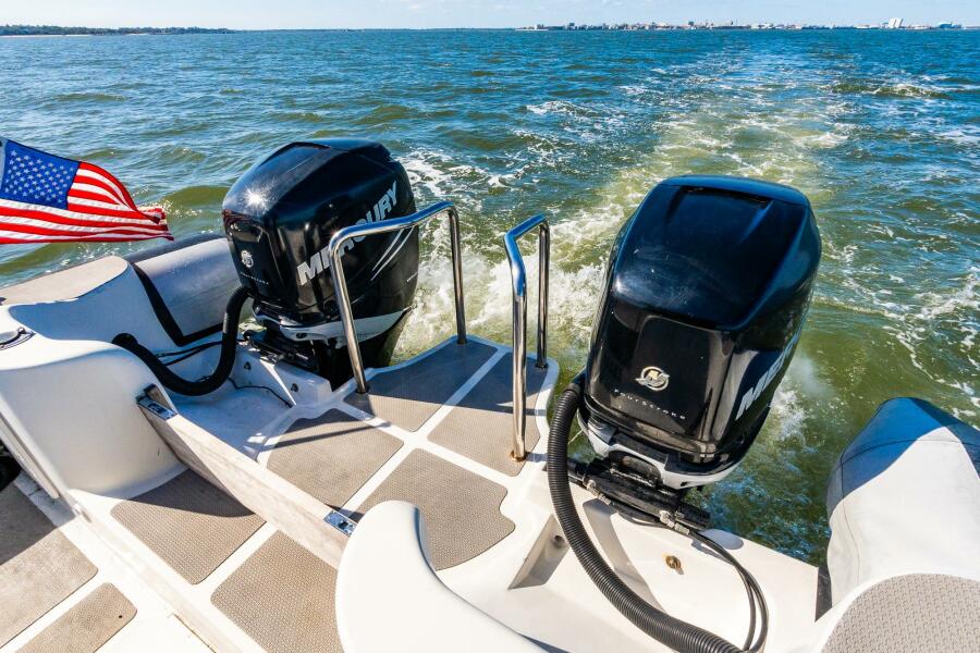 41' 2002 Protector 410 Targa