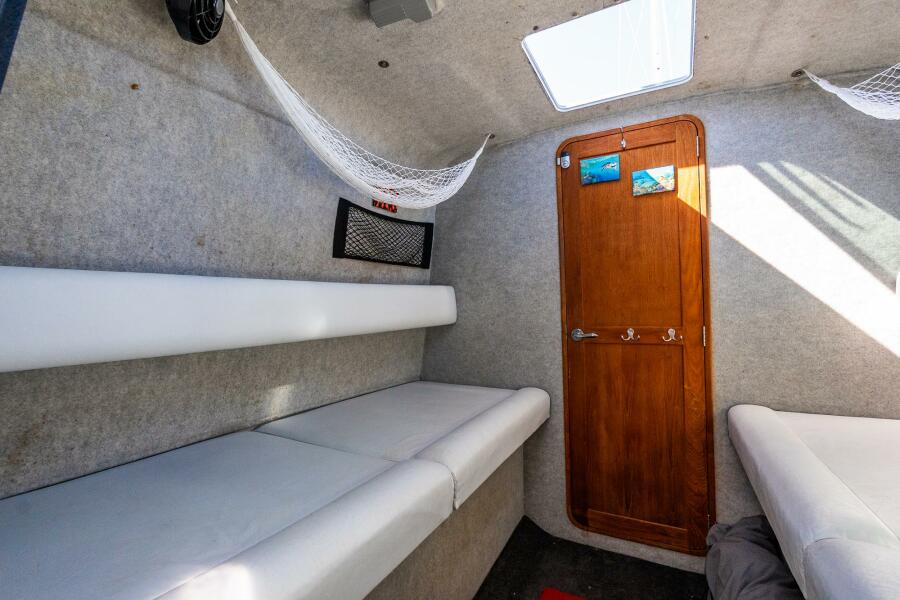 41' 2002 Protector 410 Targa