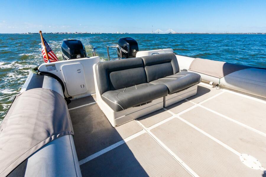 41' 2002 Protector 410 Targa