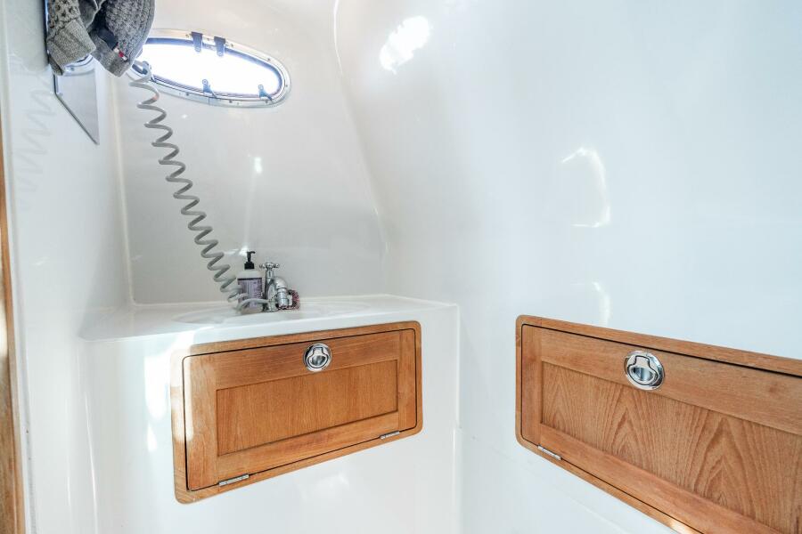 41' 2002 Protector 410 Targa