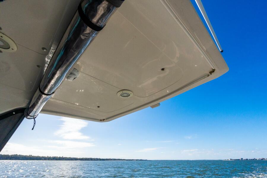 41' 2002 Protector 410 Targa