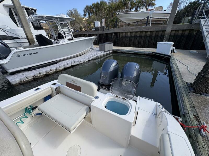 24' 2020 Cobia 240CC