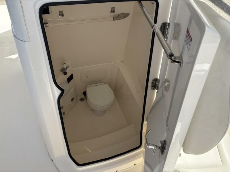 24' 2020 Cobia 240CC