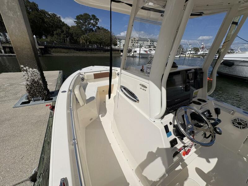 24' 2020 Cobia 240CC