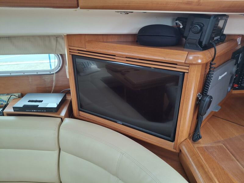 54' 2009 Jeanneau 54DS