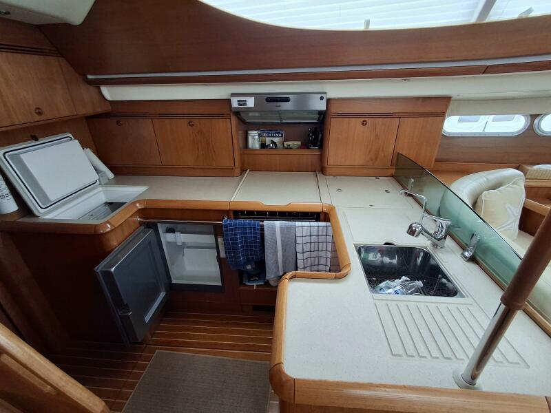 54' 2009 Jeanneau 54DS