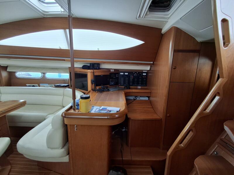 54' 2009 Jeanneau 54DS