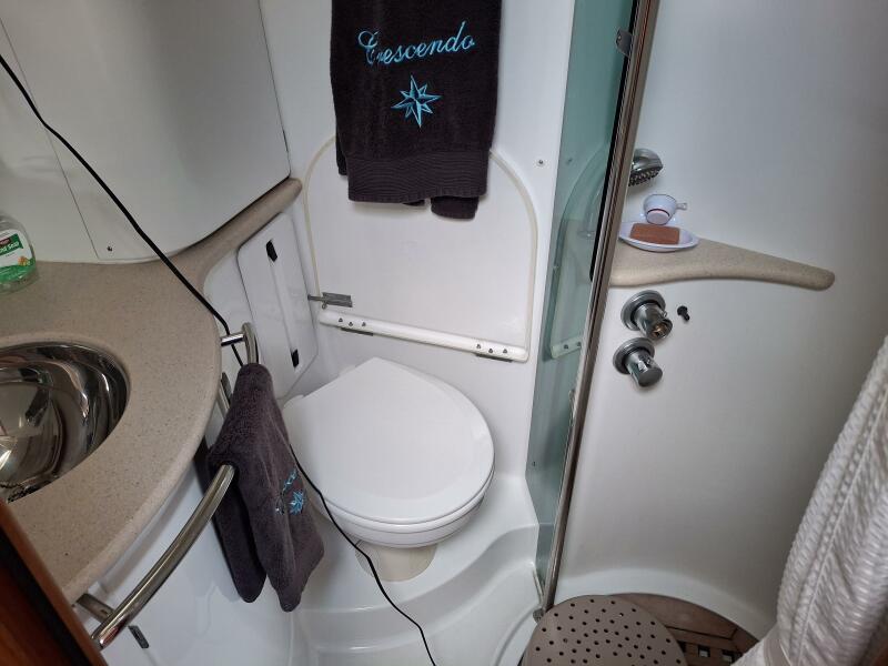 54' 2009 Jeanneau 54DS