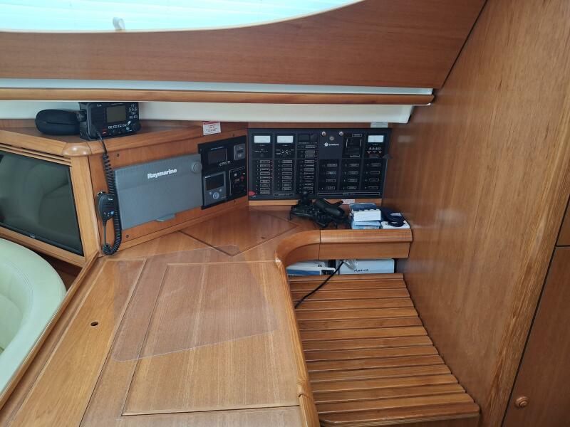 54' 2009 Jeanneau 54DS