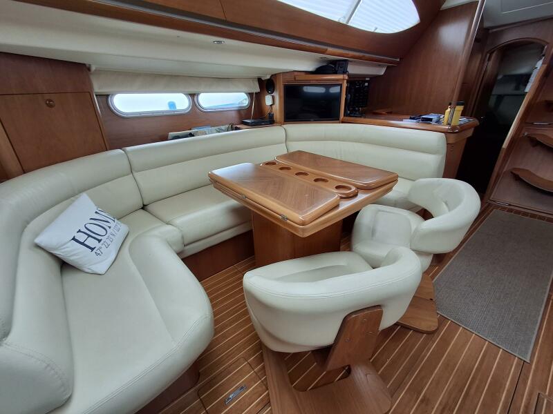 54' 2009 Jeanneau 54DS