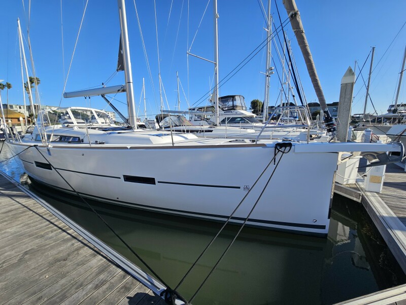 45' 2018 Dufour 