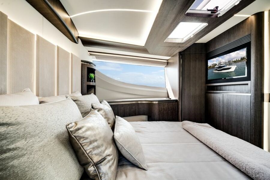 58' 2024 Galeon 560 FLY