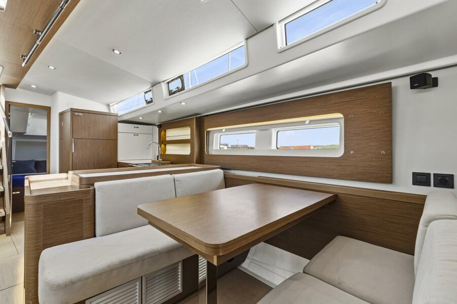 54' 2024 Beneteau Oceanis Yacht 54