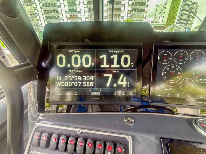 42' 2016 Hydra-Sports 4200 Siesta