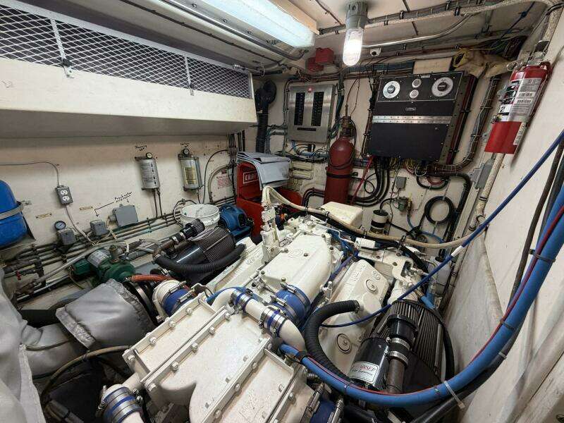 LADY RAE 58ft Hatteras Yacht For Sale