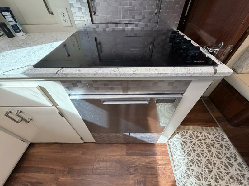 58' 1987 Hatteras Motor Yacht