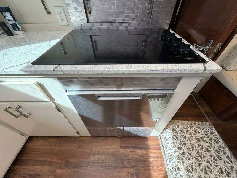 LADY RAE 58ft Hatteras Yacht For Sale