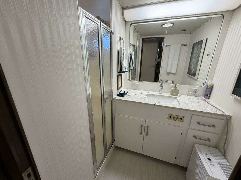 LADY RAE 58ft Hatteras Yacht For Sale