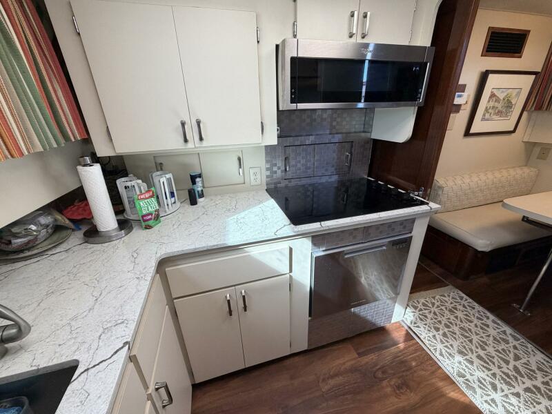 58' 1987 Hatteras Motor Yacht