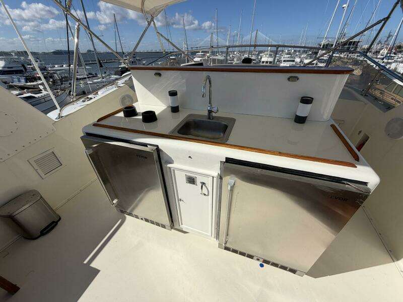 LADY RAE 58ft Hatteras Yacht For Sale