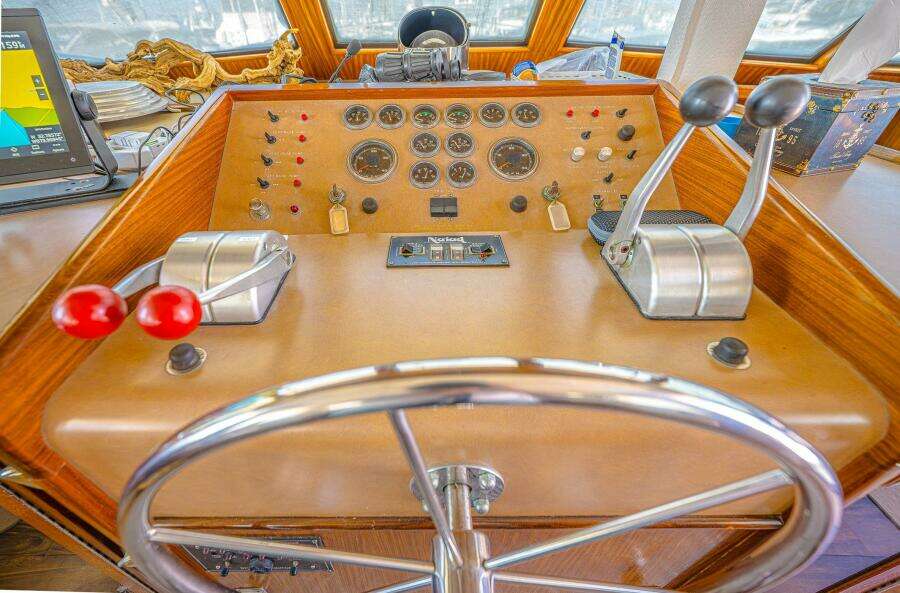 LADY RAE 58ft Hatteras Yacht For Sale