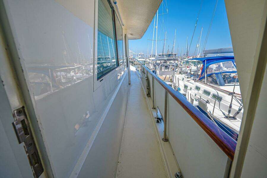 LADY RAE 58ft Hatteras Yacht For Sale